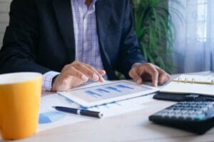 Guide to managing money in a new country including banking and transfers